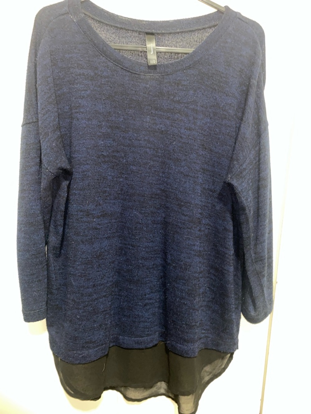 ✨3/$30 Women’s Navy Blue Layered Hem Sweater